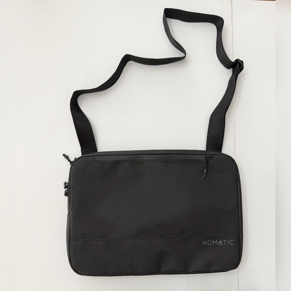Nomatic Computer Laptop Sleeve Case Bag